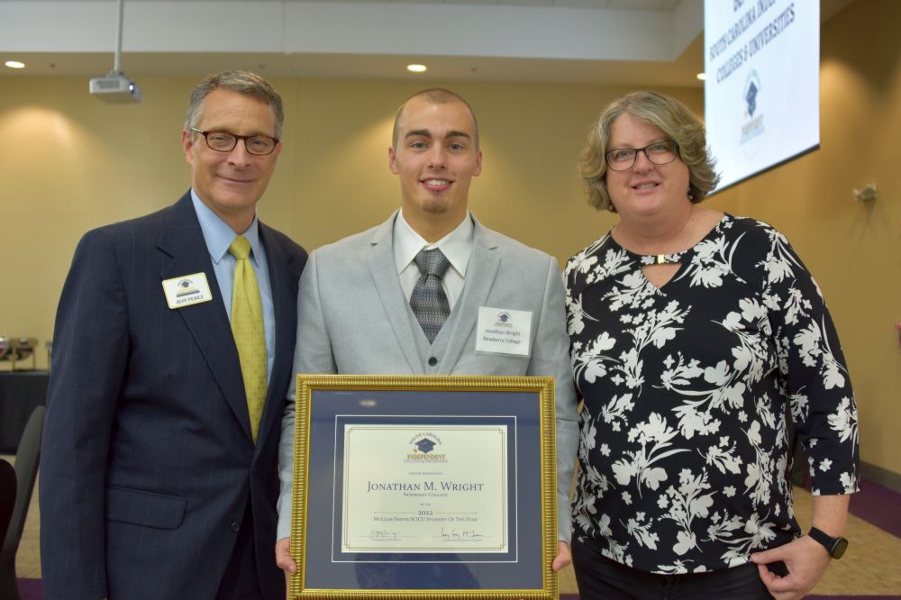 SCICU President Jeff Perez presents the 2022 McLean-Smith SCICU Student of the Year award to Newberry College senior Jonathan Wright.